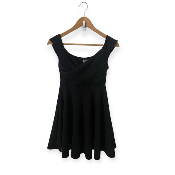 [Windsor] Crepe Surplice Skater Dress - Picture 5 of 6